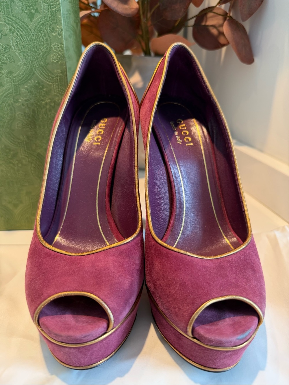 Gucci Purple Suede Peep-Toe Platform Pumps with Gold Piping - Picture 5 of 12